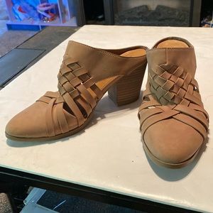 Universal Thread Sandals